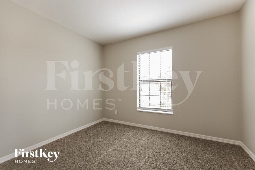 Building Photo - 1544 Swan Lake Cir