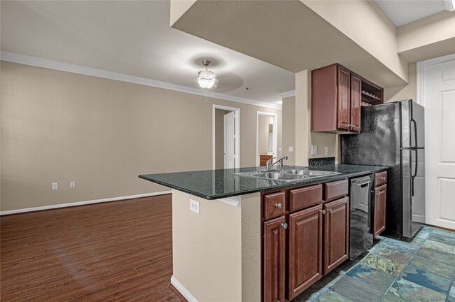 Building Photo - 7575 Kirby Dr