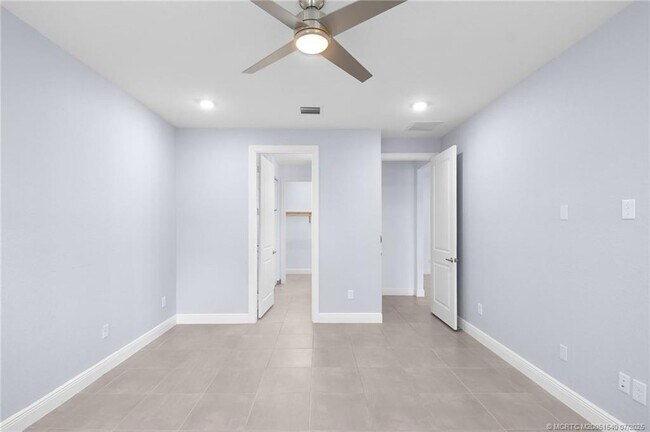 Building Photo - 4914 SW Montclair Dr