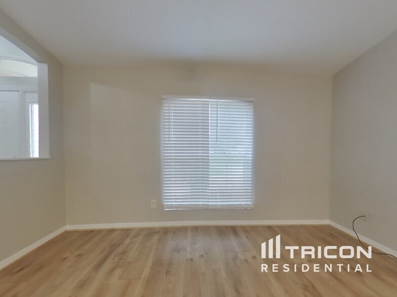 Building Photo - 4842 Oakley Rd