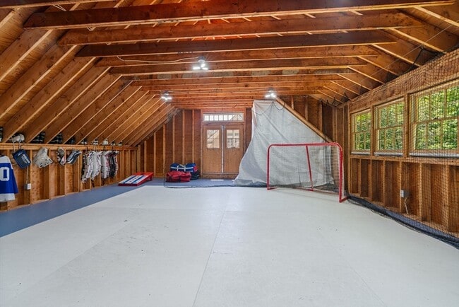 Building Photo - 26 Longmeadow Dr