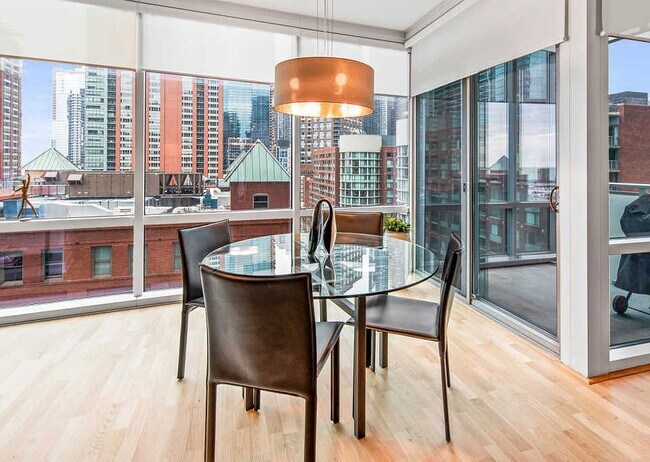 Building Photo - 505 N McClurg Ct