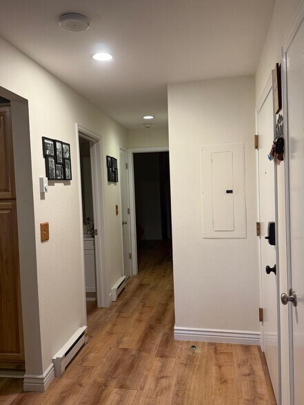 Building Photo - 137 Benchmark Rd