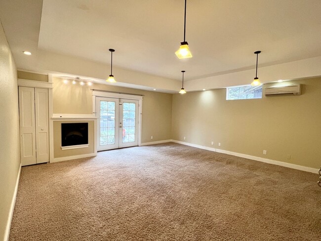 Building Photo - 10340 Fischer Pl NE