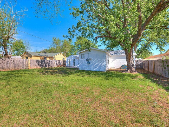 Building Photo - 1108 Mallard Dr