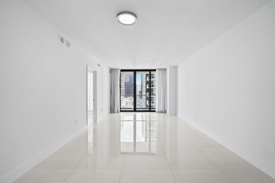 Building Photo - 1300 S Miami Ave