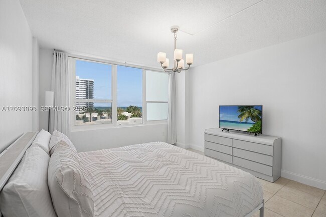 Building Photo - 3505 S Ocean Dr
