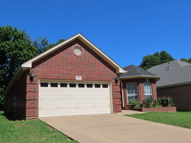 Building Photo - Cozy 3 Bedroom 2 Bathroom In Tyler!!