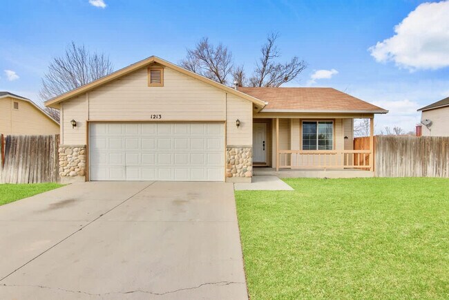Building Photo - 1213 Cattail St