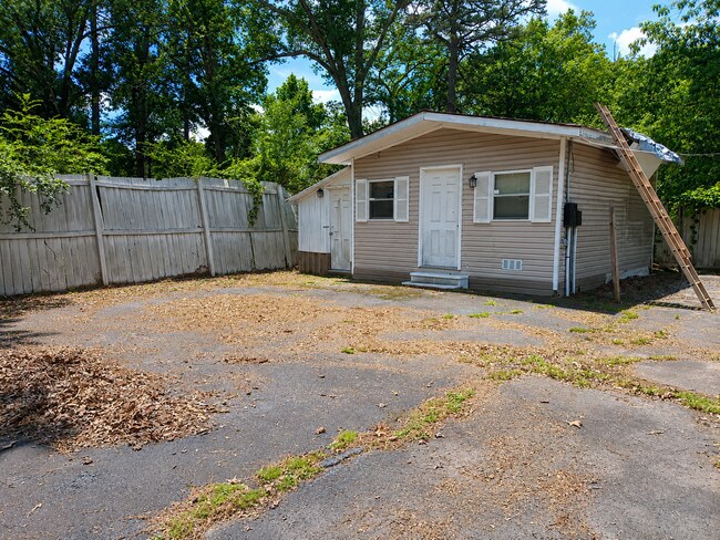 Building Photo - 800 W 34th Ave