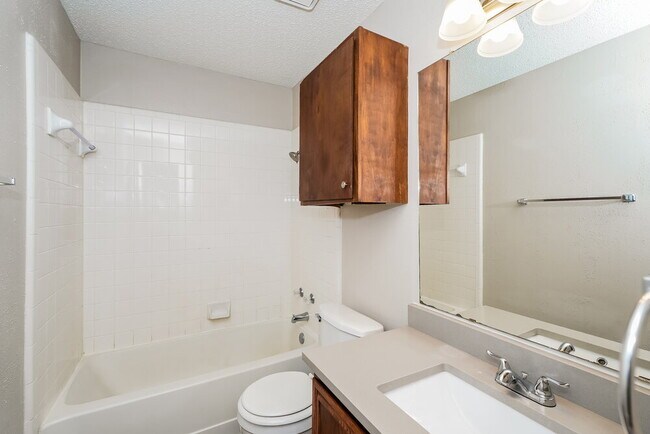 Building Photo - 4813 Cable Dr