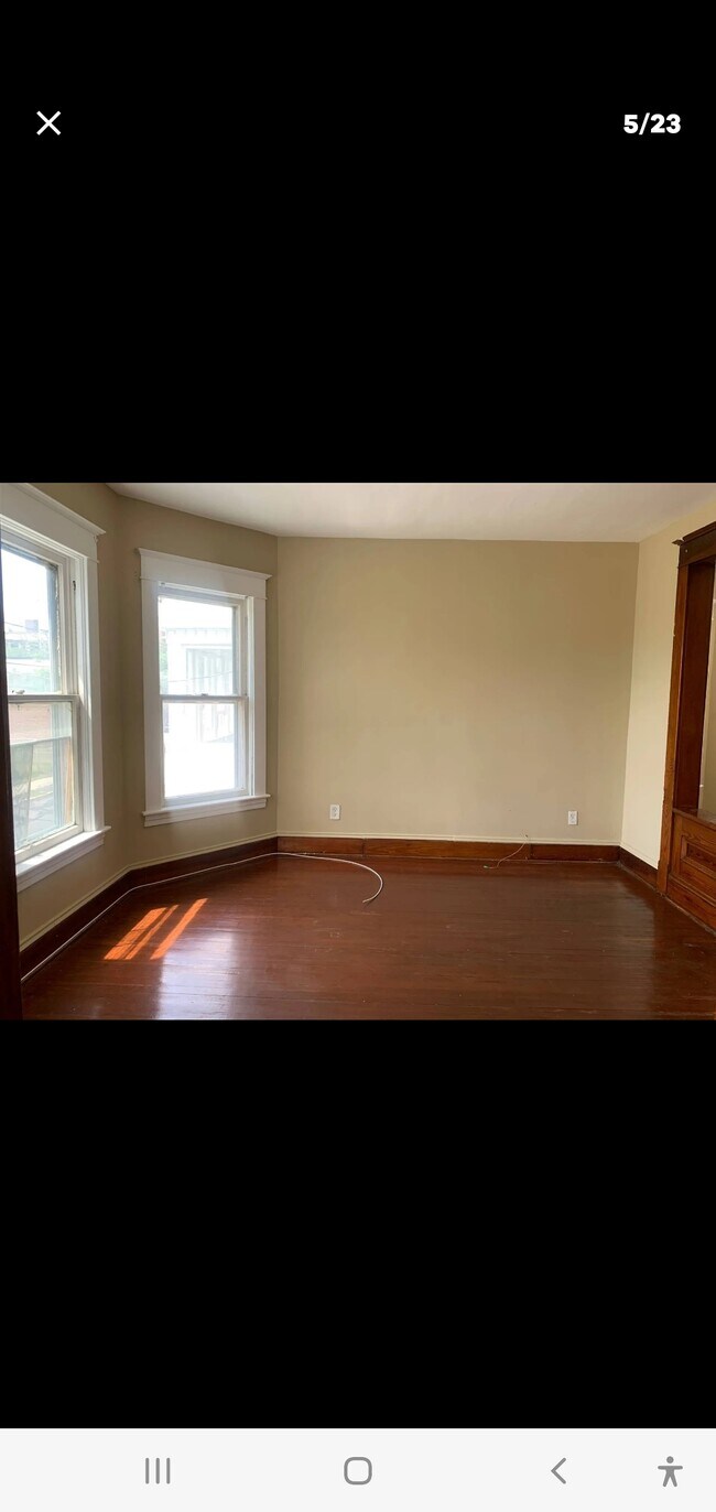 Building Photo - 857 Oakwood Ave