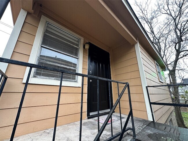 Building Photo - 4911 Delano St