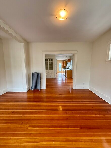 Building Photo - 68 Putnam St