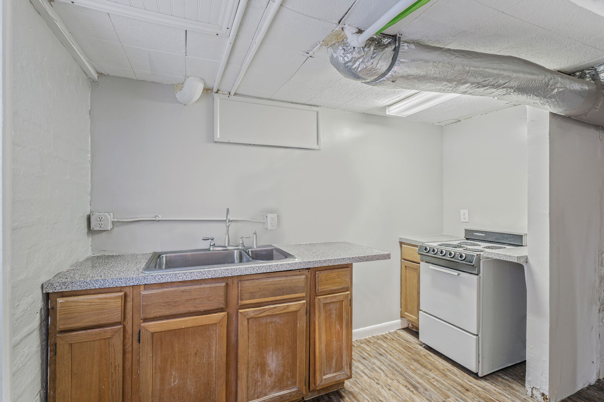 Building Photo - 1606 Laurel Ave