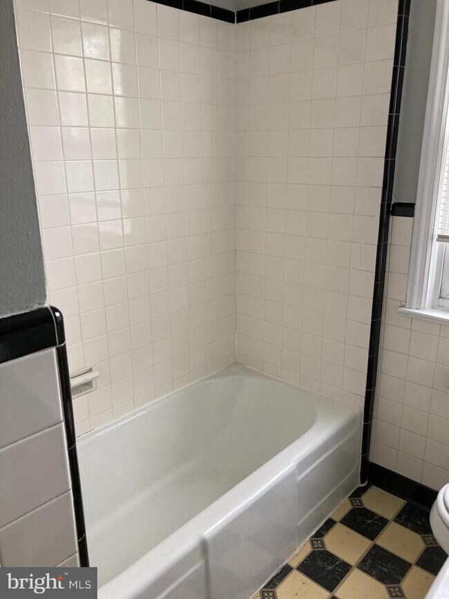 Building Photo - 254 WYOMING Ave