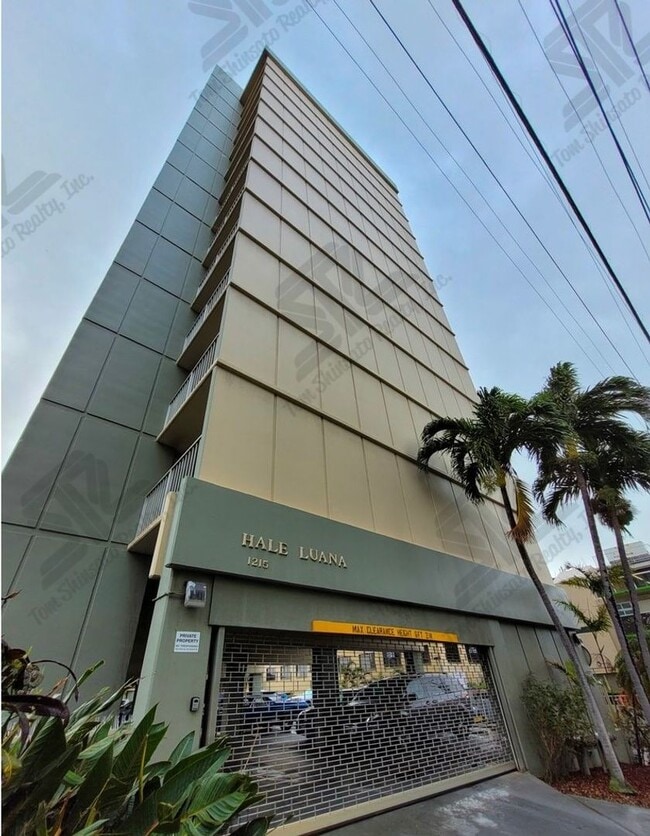 Building Photo - AVAILABLE 11/3/25 1BR / 1Bath / 1Pkg Condo...