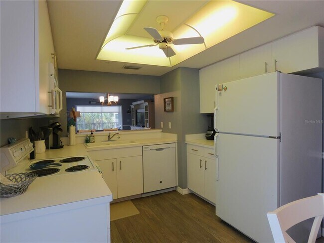Building Photo - 9320 Clubside Cir