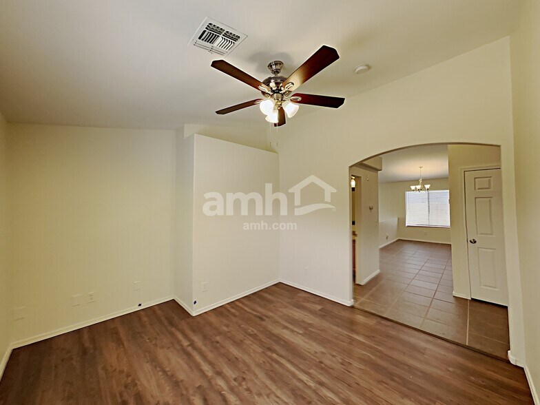 Building Photo - 13732 W Solano Dr