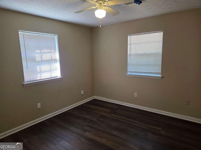 Building Photo - 897 6 Oaks Cir