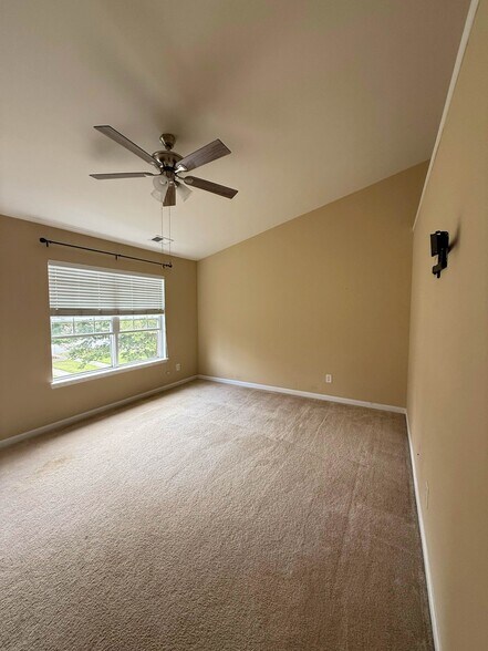 Building Photo - 9548 Inglenook Ln