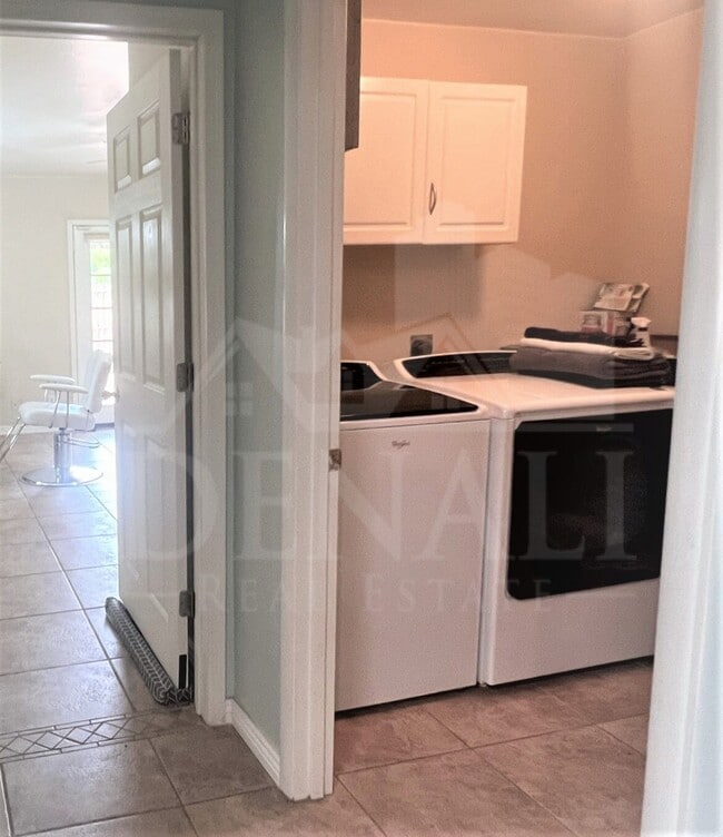 Building Photo - 3122 E Monterosa St