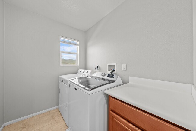 Building Photo - 34081 Clovis Way