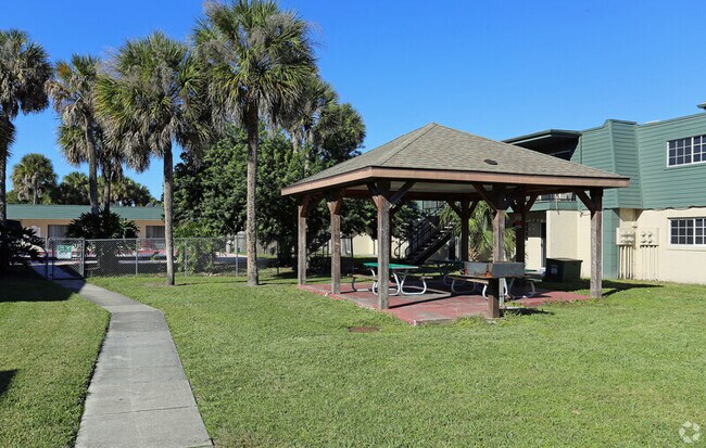 Building Photo - 5319 Sumerset St