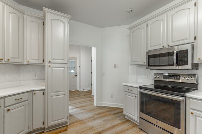 Building Photo - 7782 Prince Dr