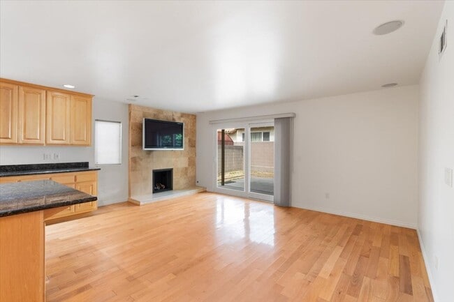 Building Photo - Beautiful Torrance Home