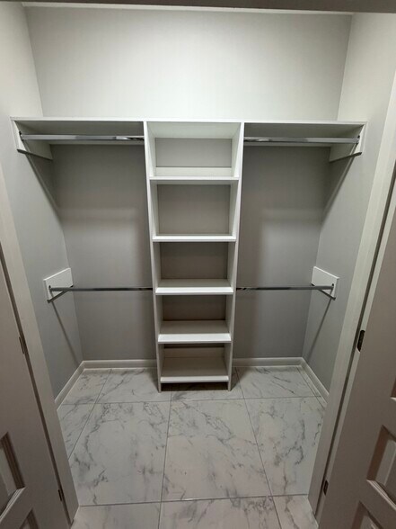 Building Photo - 1004 W 8th St