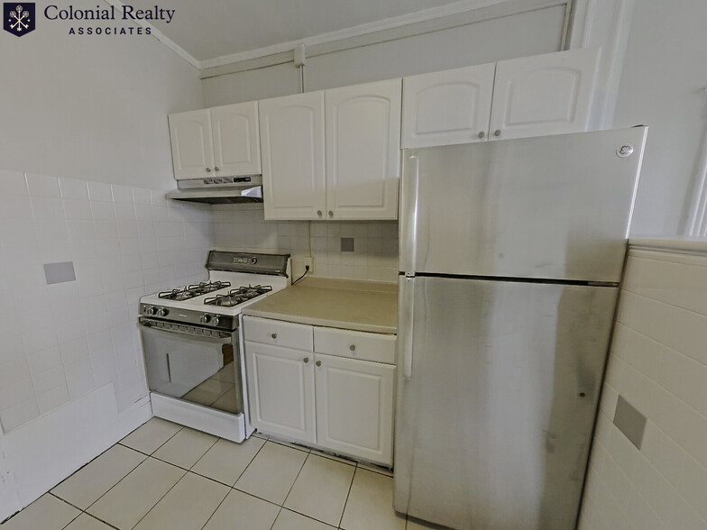 Building Photo - 330 St Paul St