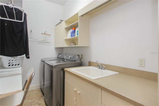 Building Photo - 11820 Waterstone Loop Dr