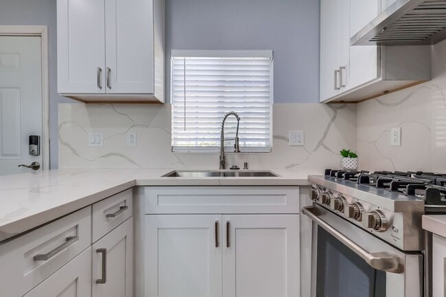 Building Photo - 6504 W 84th Pl