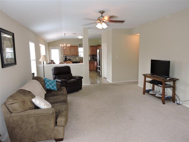 Building Photo - 912 Washburn Dr