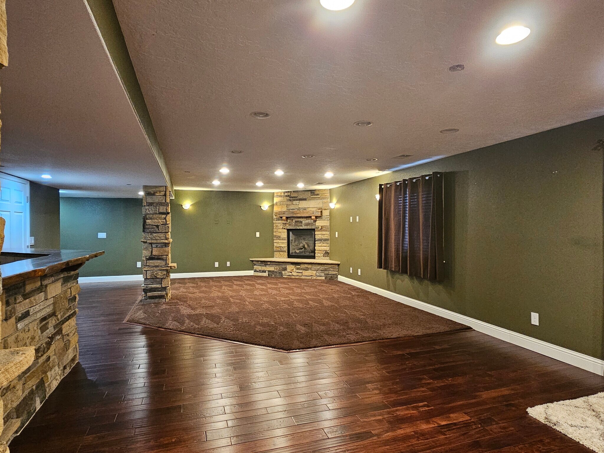 Building Photo - 1138 Lakecrest Ct