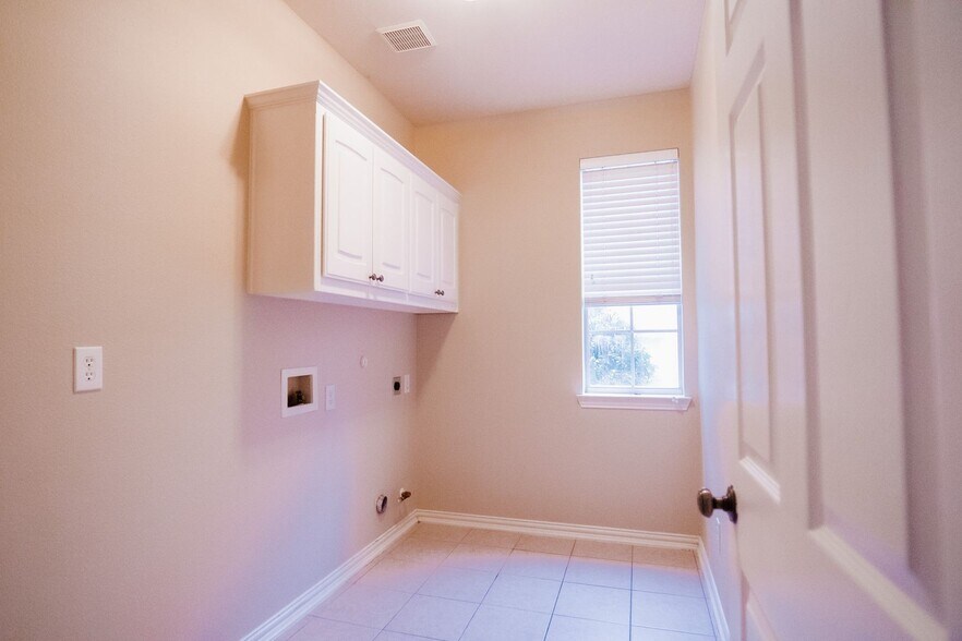 Building Photo - 3404 Wimbledon Dr