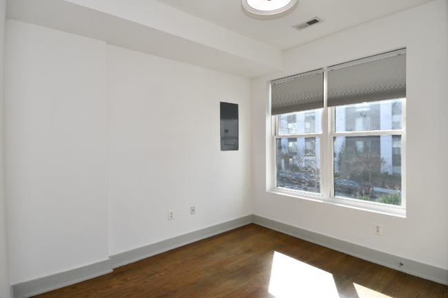 Building Photo - 1632 K St NW