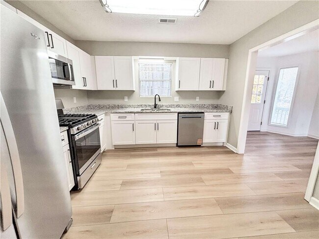 Building Photo - 5907 Brookside Dr SE