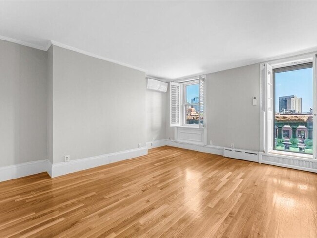 Building Photo - 458 Beacon St