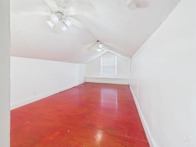 Building Photo - 810 W 32nd St