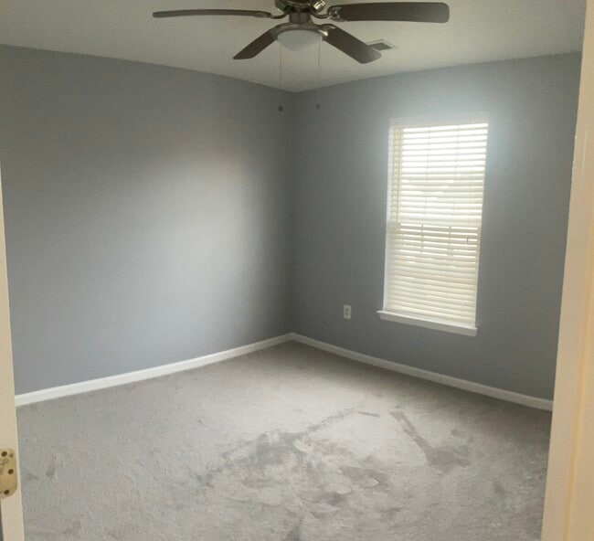 Building Photo - 35931 Clover Terrace