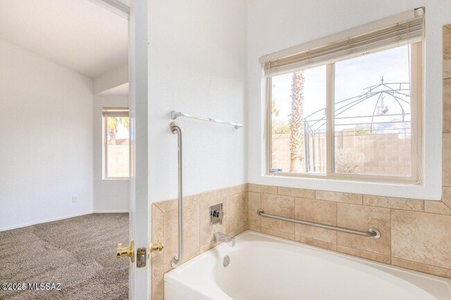 Building Photo - 9162 N Treasure Mountain Dr