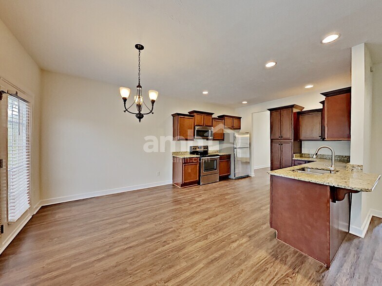 Building Photo - 6457 Sunnywood Dr