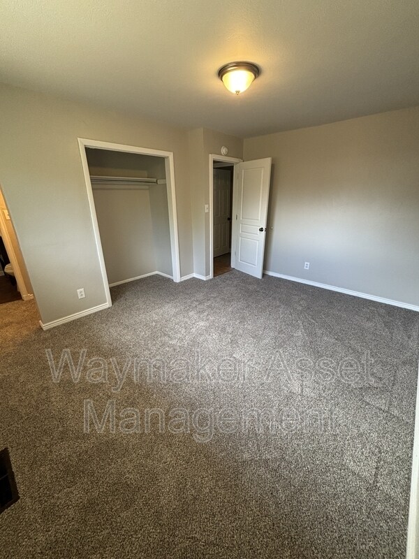 Building Photo - 3495 Montebello Dr W