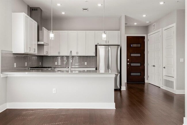 Building Photo - 4501 Jackson Ave