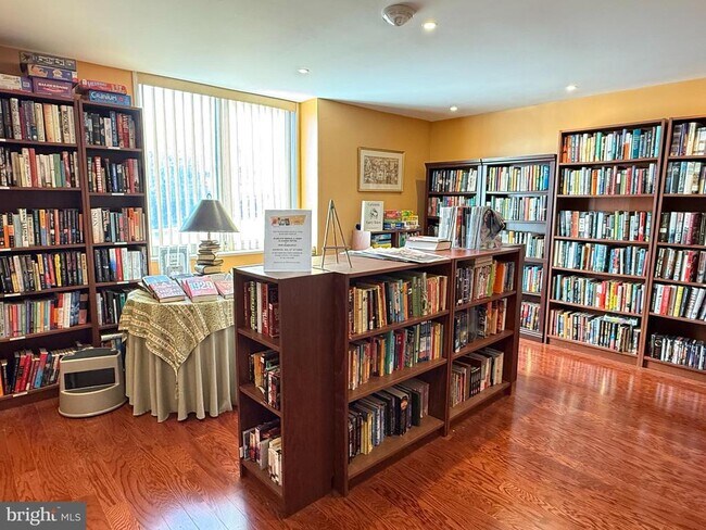 Building Photo - 10401 Grosvenor Pl