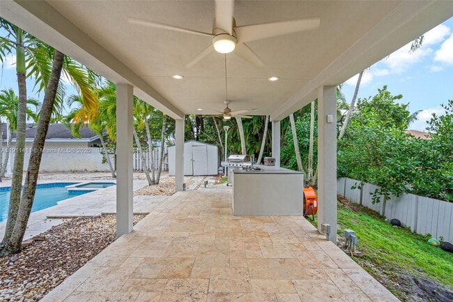 Building Photo - 8351 SW 39th Ct