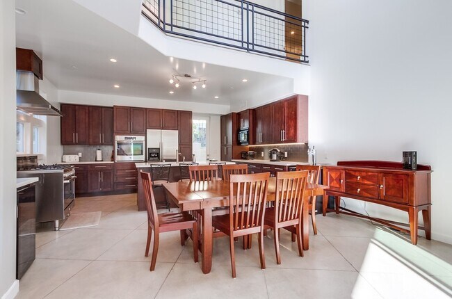 Building Photo - 28548 Meadow Glen Way W