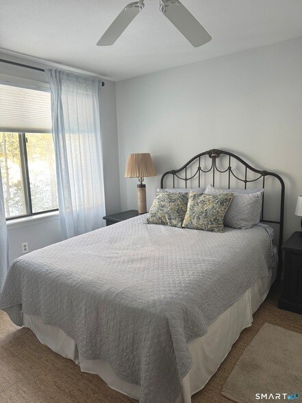 Building Photo - 355 Ledge Dr